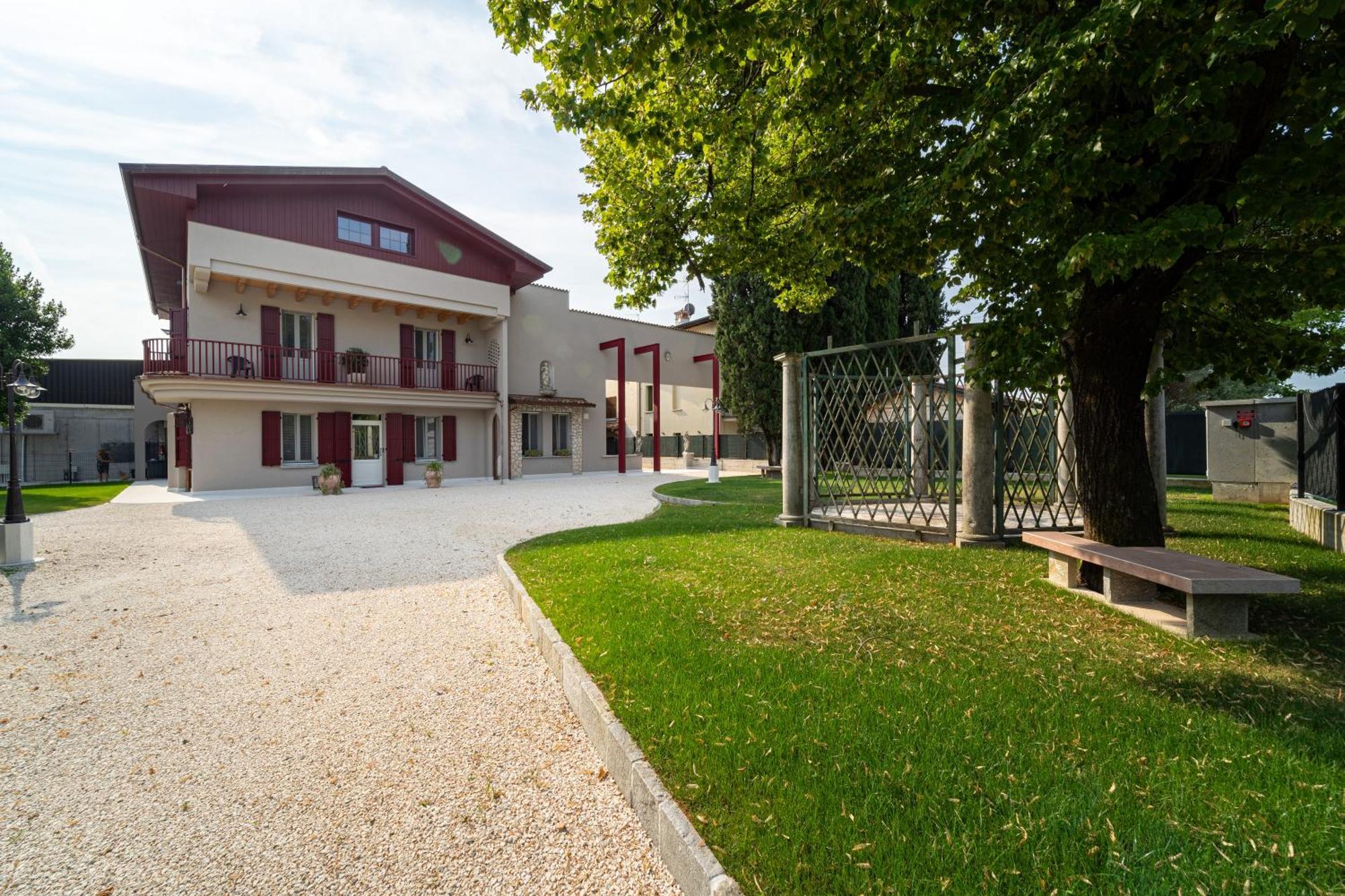 Villa Veronesi San Martino della Battaglia Bagian luar foto